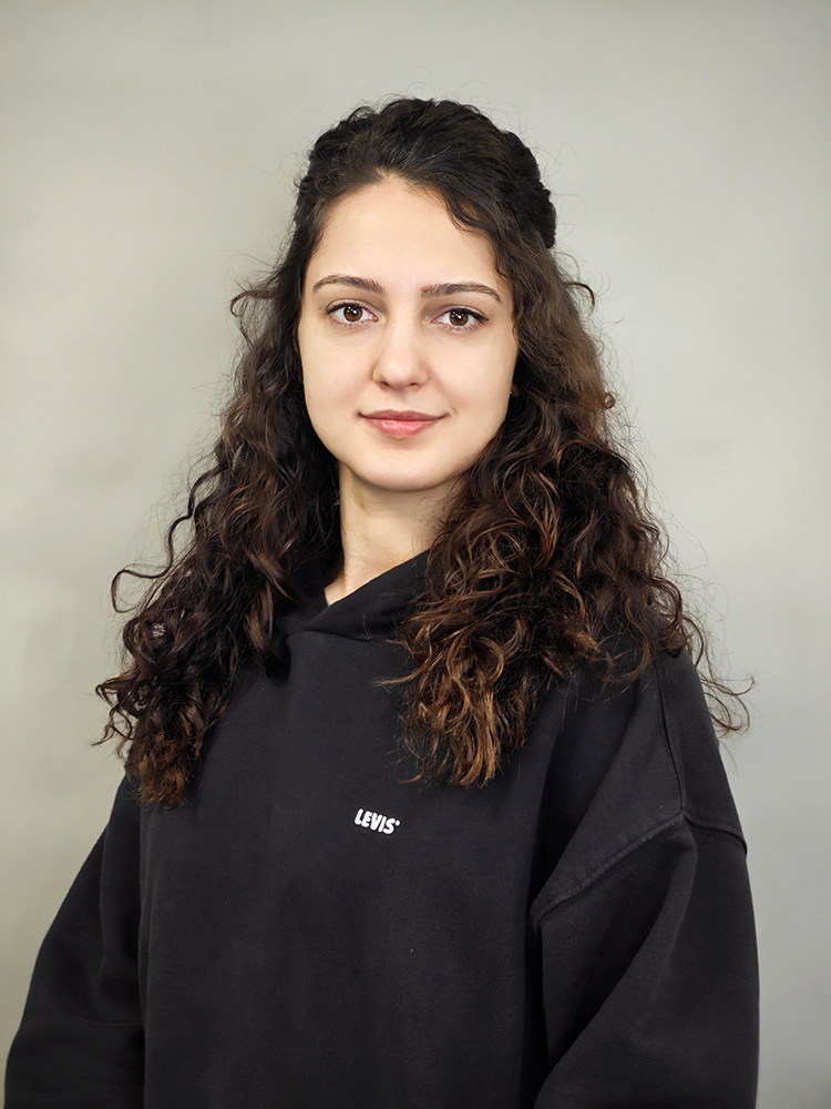 Özge Yıldırım